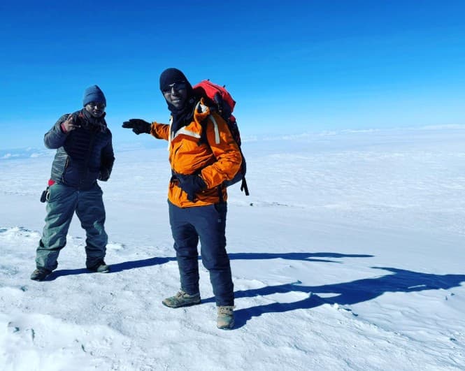 तंजानिया साहसिक के साथ Climb2Kili गाइड